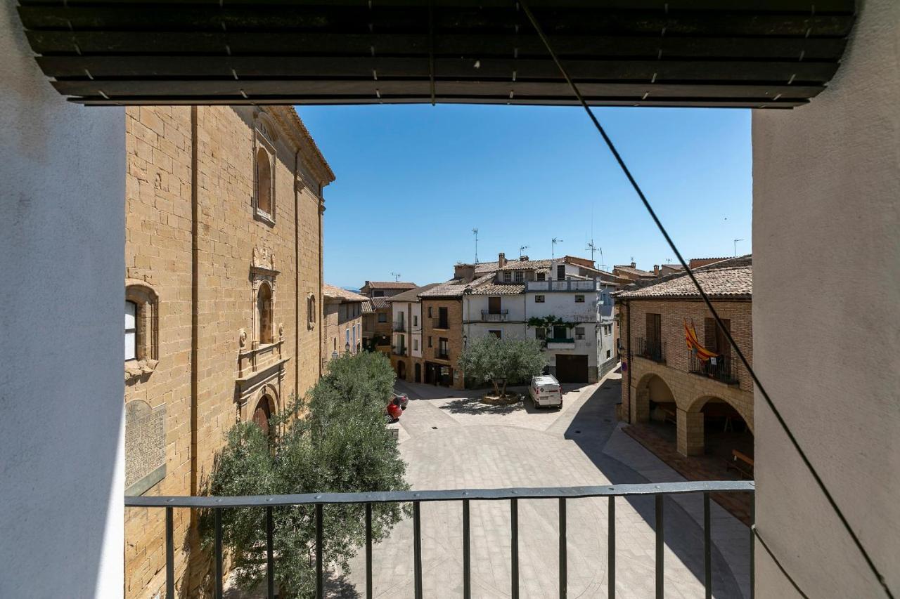 Apartamentos Vino Tinto Y Restaurante Tomate Rosa Adahuesca Dış mekan fotoğraf