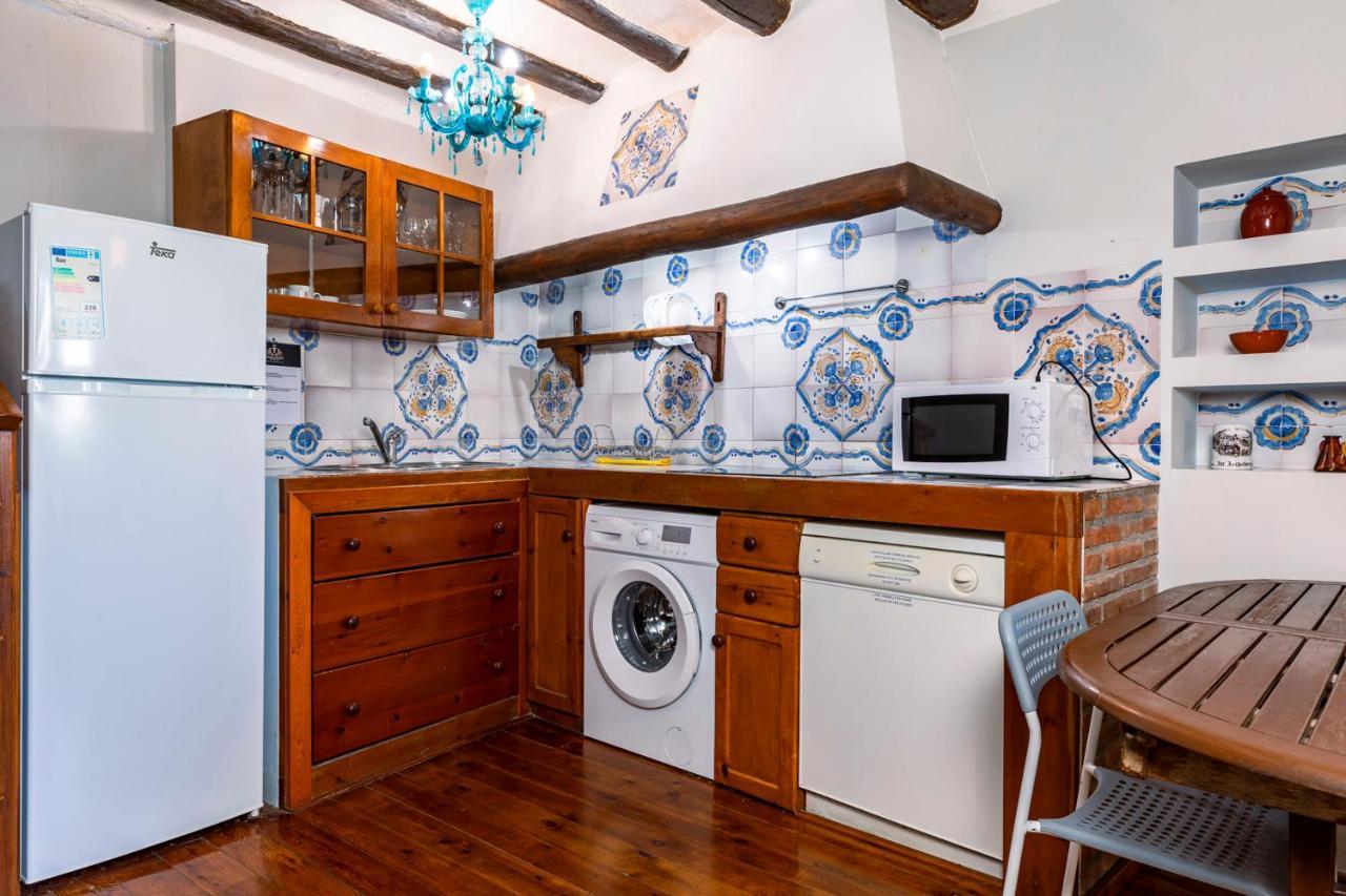 Apartamentos Vino Tinto Y Restaurante Tomate Rosa Adahuesca Dış mekan fotoğraf