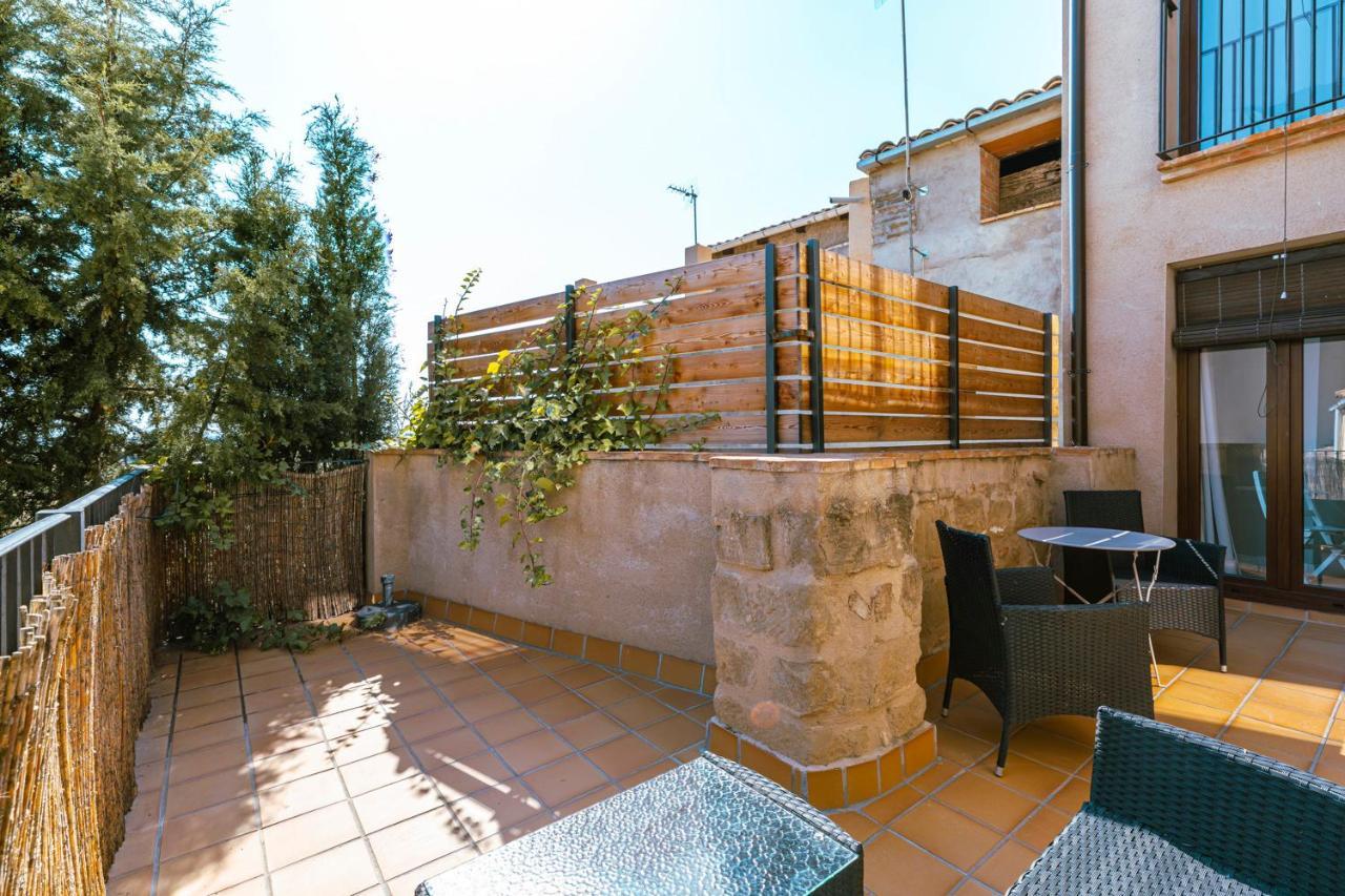 Apartamentos Vino Tinto Y Restaurante Tomate Rosa Adahuesca Dış mekan fotoğraf