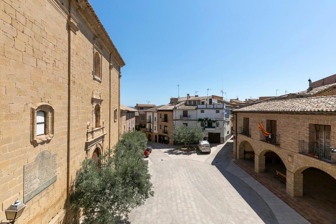 Apartamentos Vino Tinto Y Restaurante Tomate Rosa Adahuesca Dış mekan fotoğraf