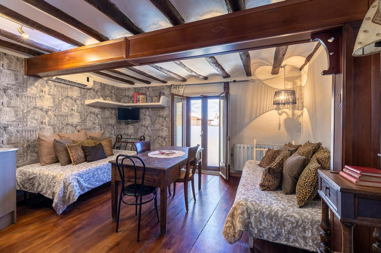 Apartamentos Vino Tinto Y Restaurante Tomate Rosa Adahuesca Dış mekan fotoğraf
