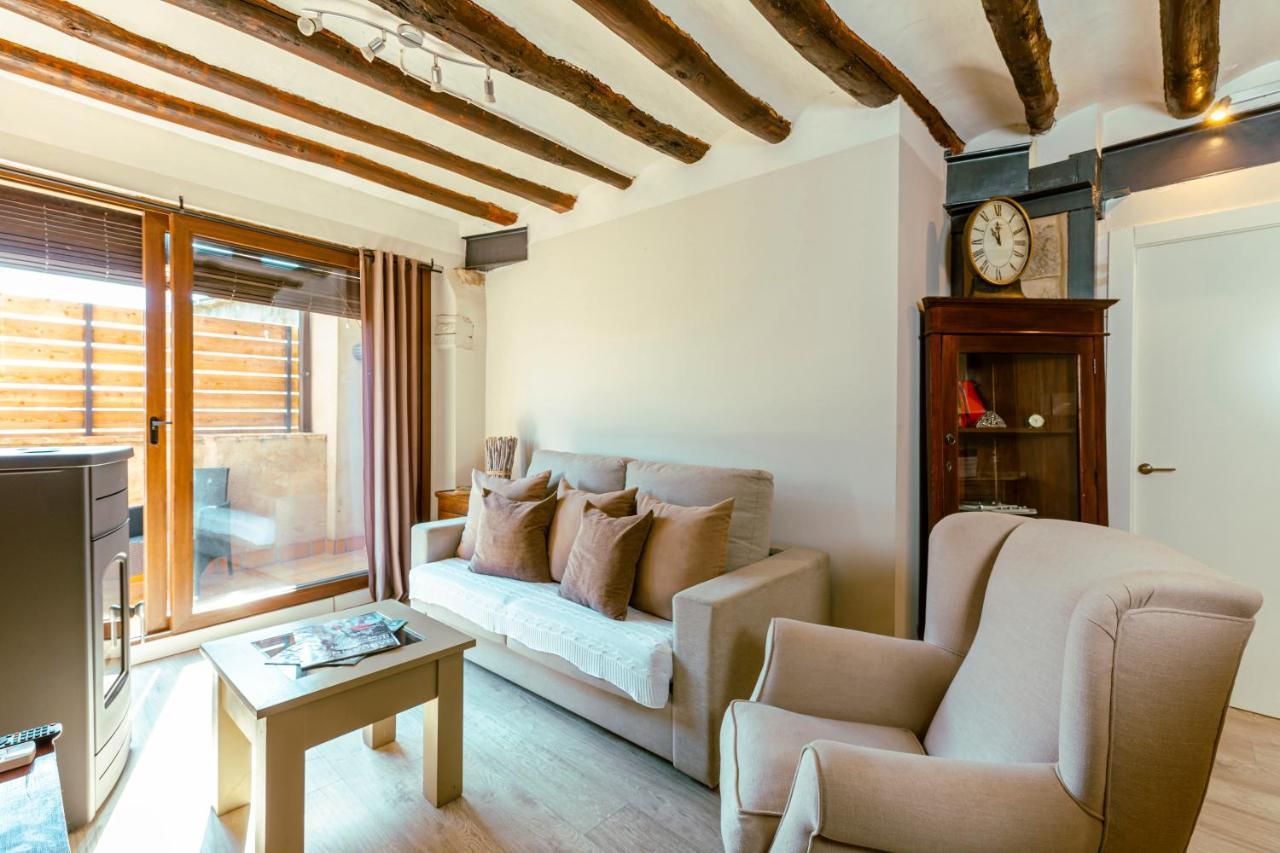 Apartamentos Vino Tinto Y Restaurante Tomate Rosa Adahuesca Dış mekan fotoğraf