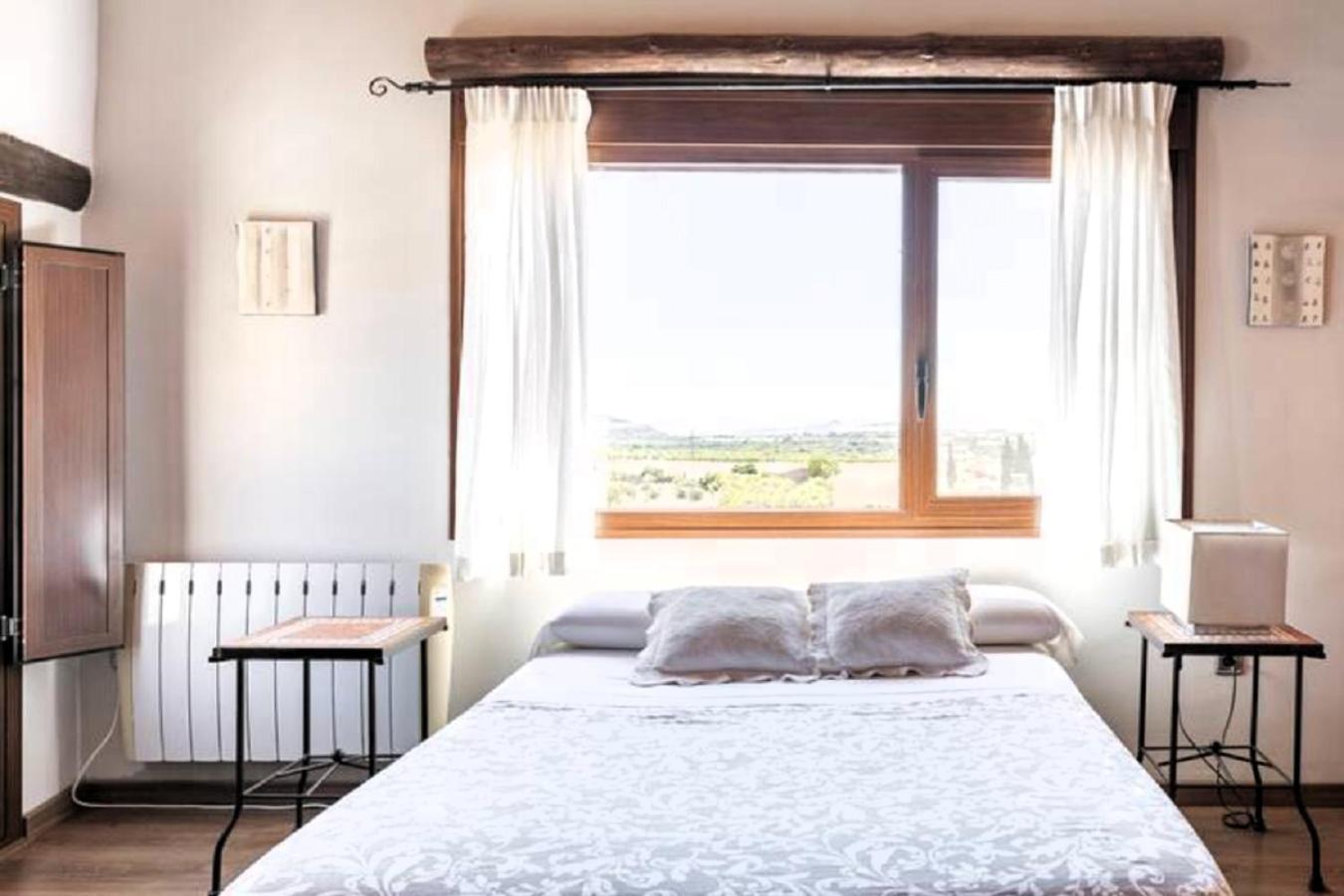 Apartamentos Vino Tinto Y Restaurante Tomate Rosa Adahuesca Dış mekan fotoğraf