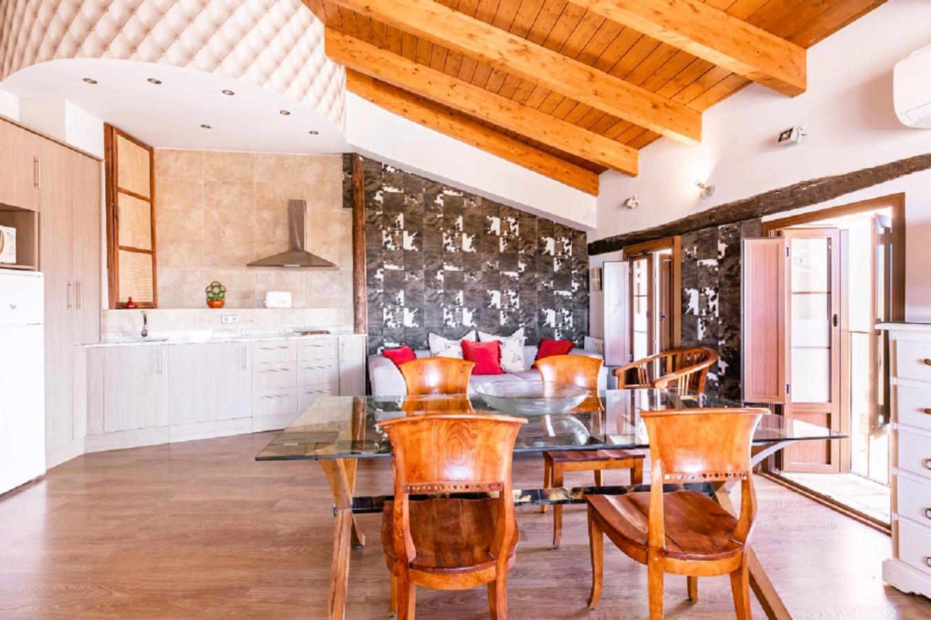 Apartamentos Vino Tinto Y Restaurante Tomate Rosa Adahuesca Dış mekan fotoğraf