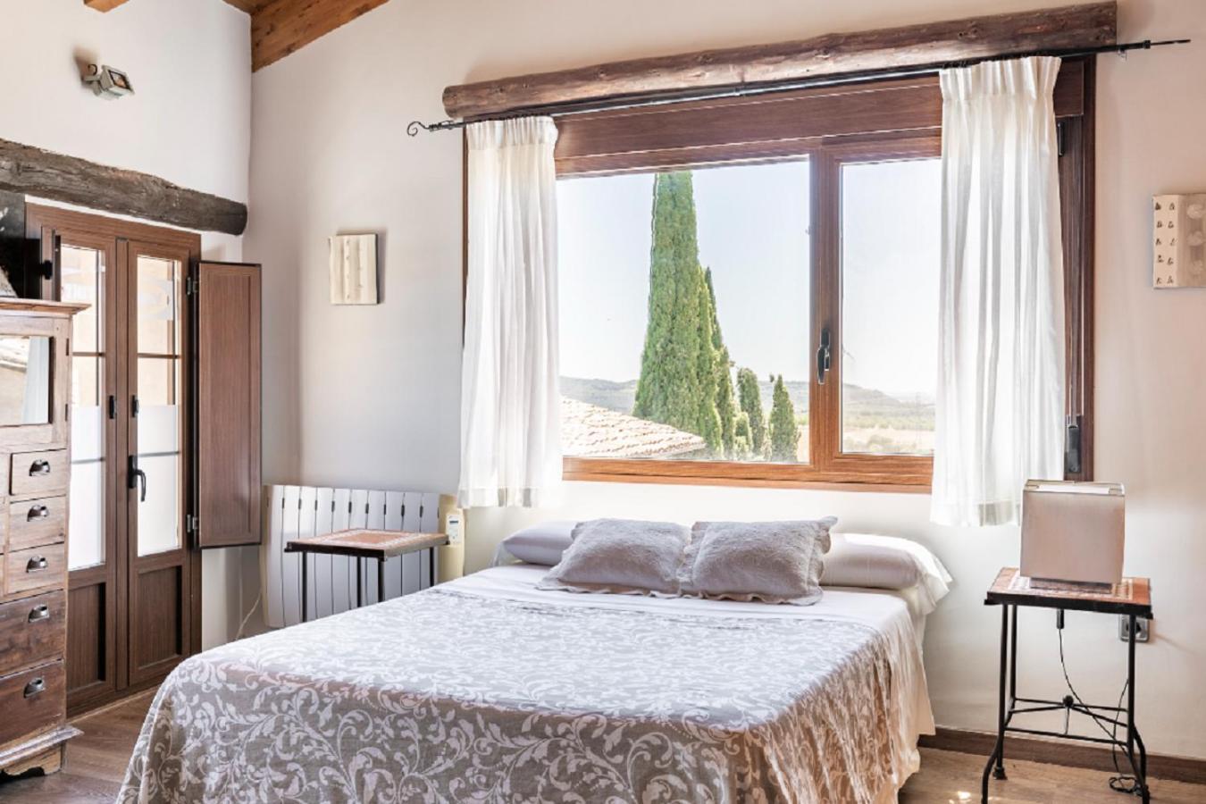 Apartamentos Vino Tinto Y Restaurante Tomate Rosa Adahuesca Dış mekan fotoğraf