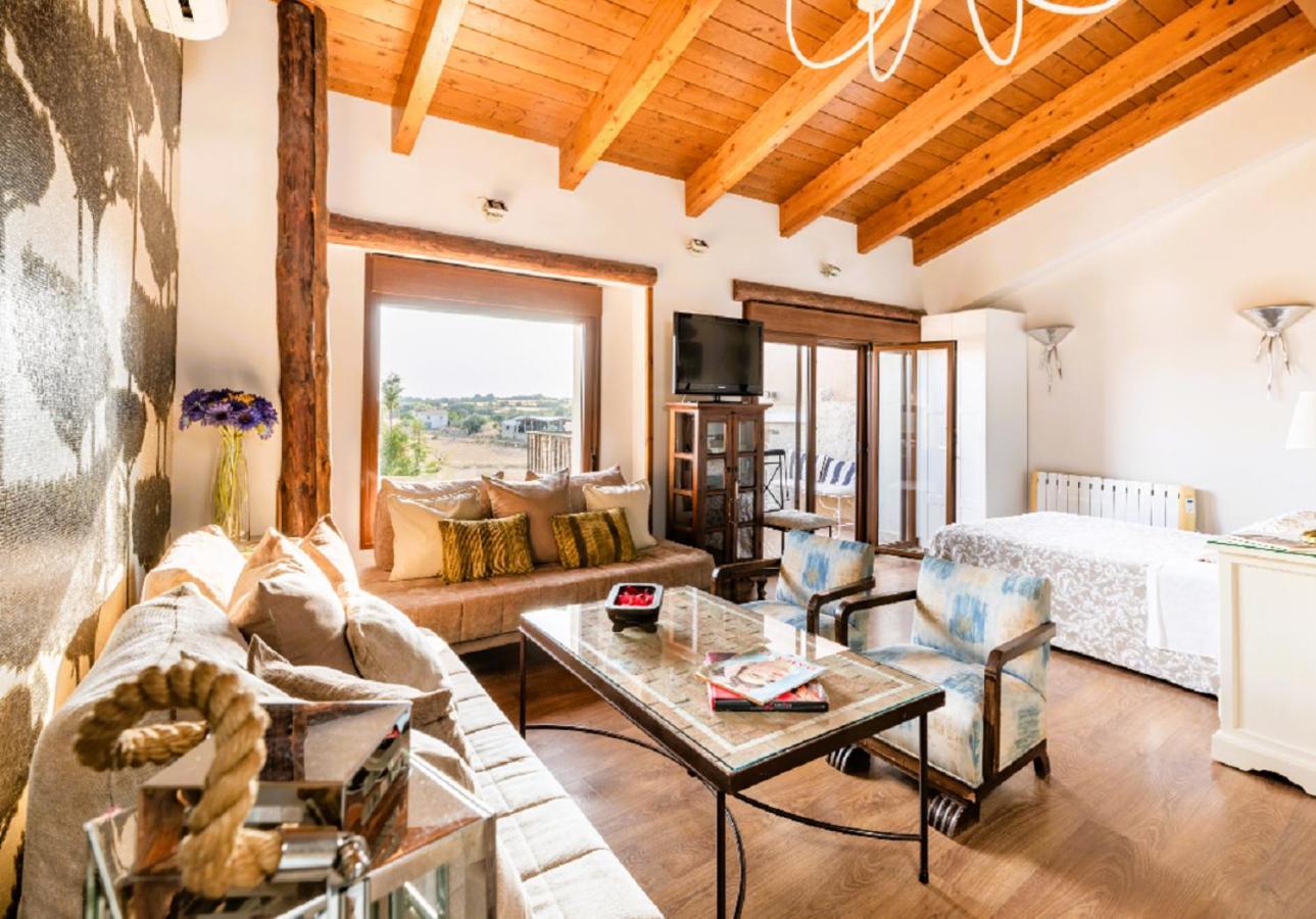 Apartamentos Vino Tinto Y Restaurante Tomate Rosa Adahuesca Dış mekan fotoğraf