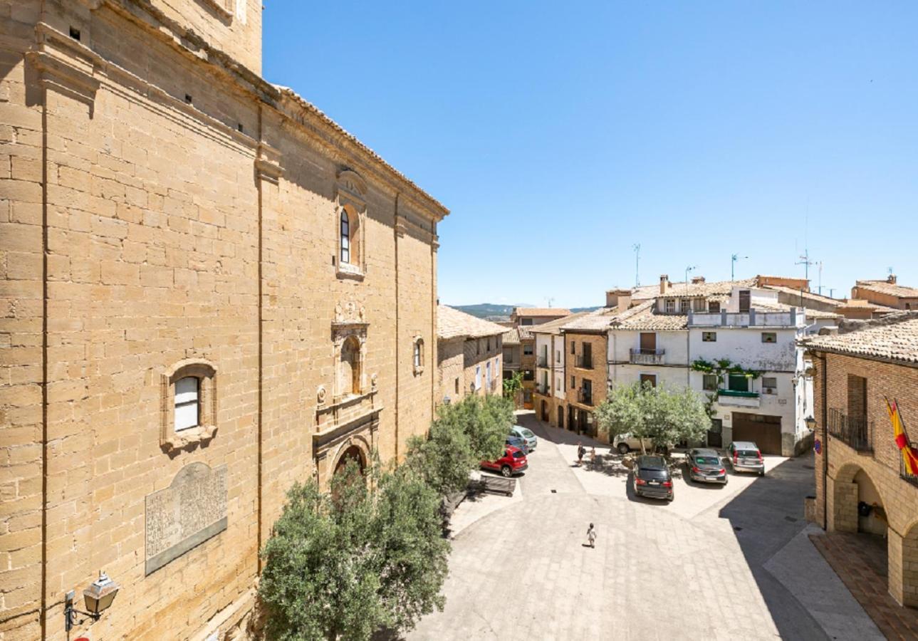 Apartamentos Vino Tinto Y Restaurante Tomate Rosa Adahuesca Dış mekan fotoğraf