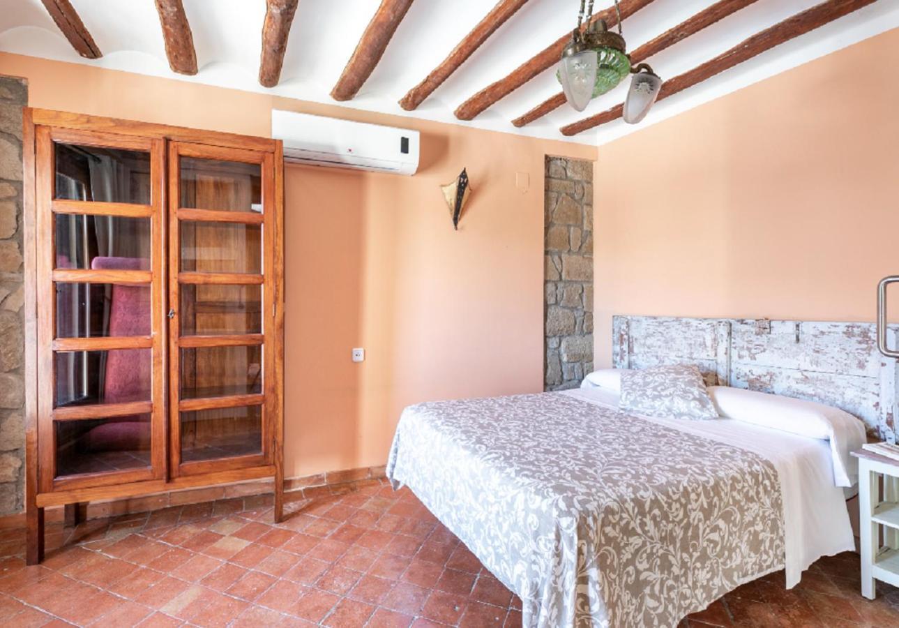 Apartamentos Vino Tinto Y Restaurante Tomate Rosa Adahuesca Dış mekan fotoğraf