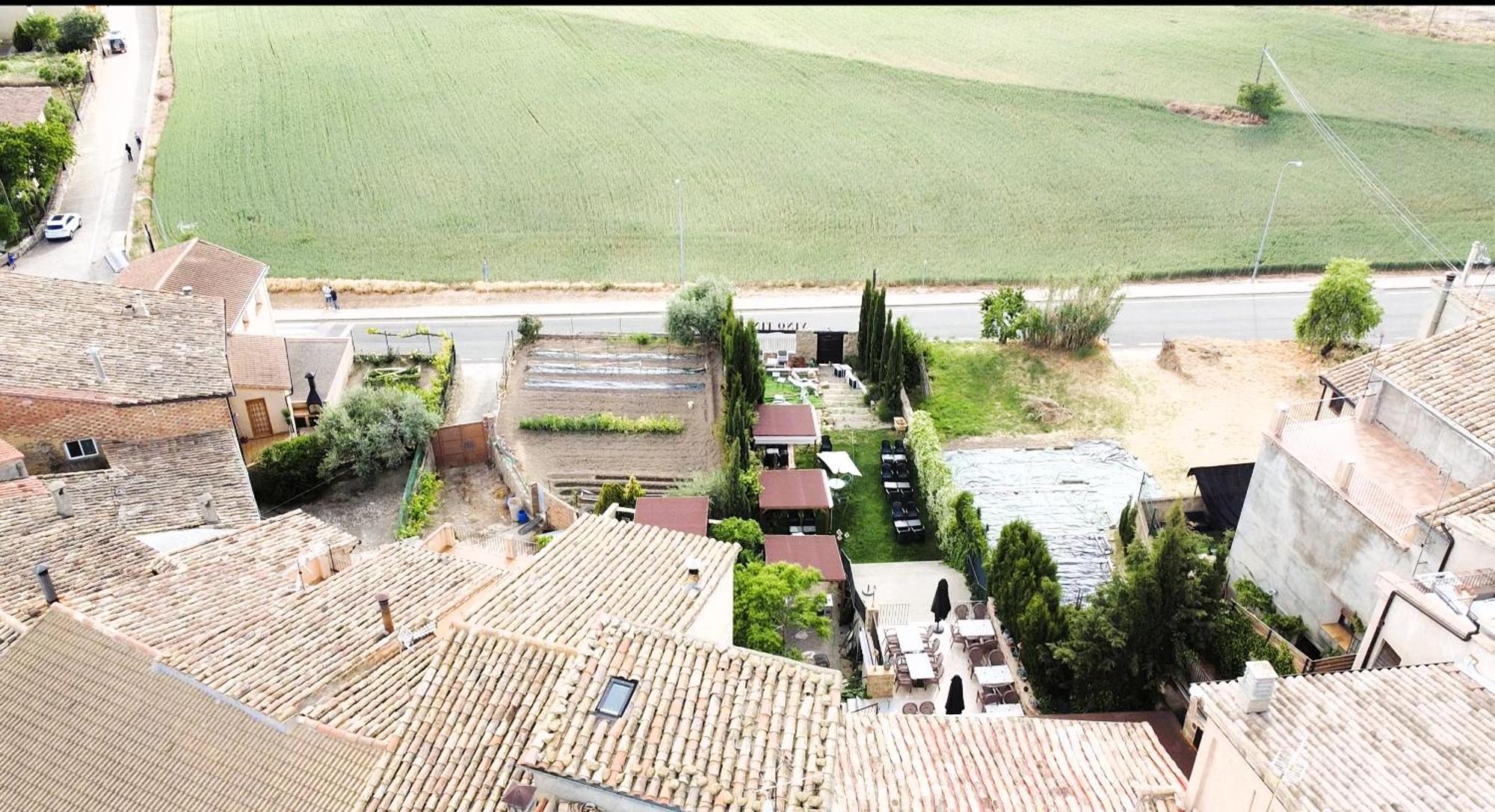 Apartamentos Vino Tinto Y Restaurante Tomate Rosa Adahuesca Dış mekan fotoğraf